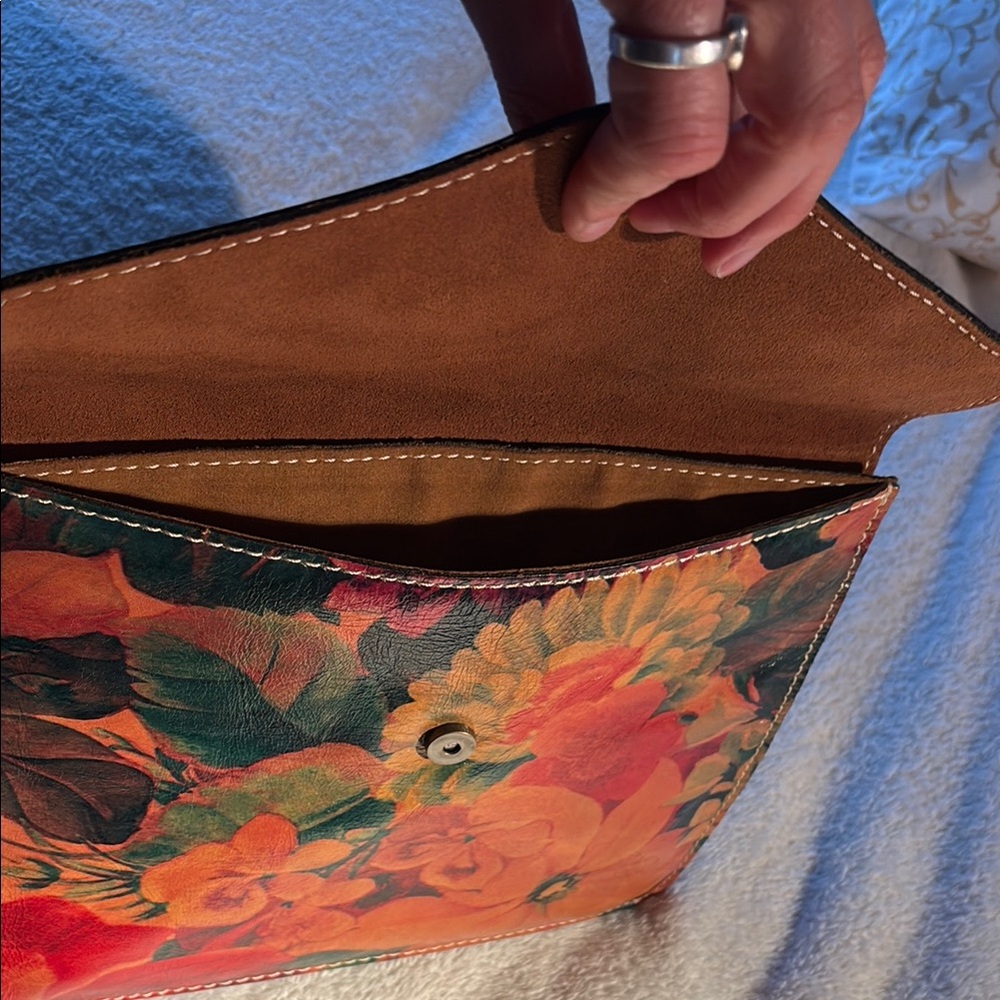 Patricia Nash - Italian Leather Floral Envelope Clutch - Picture 5 of 10